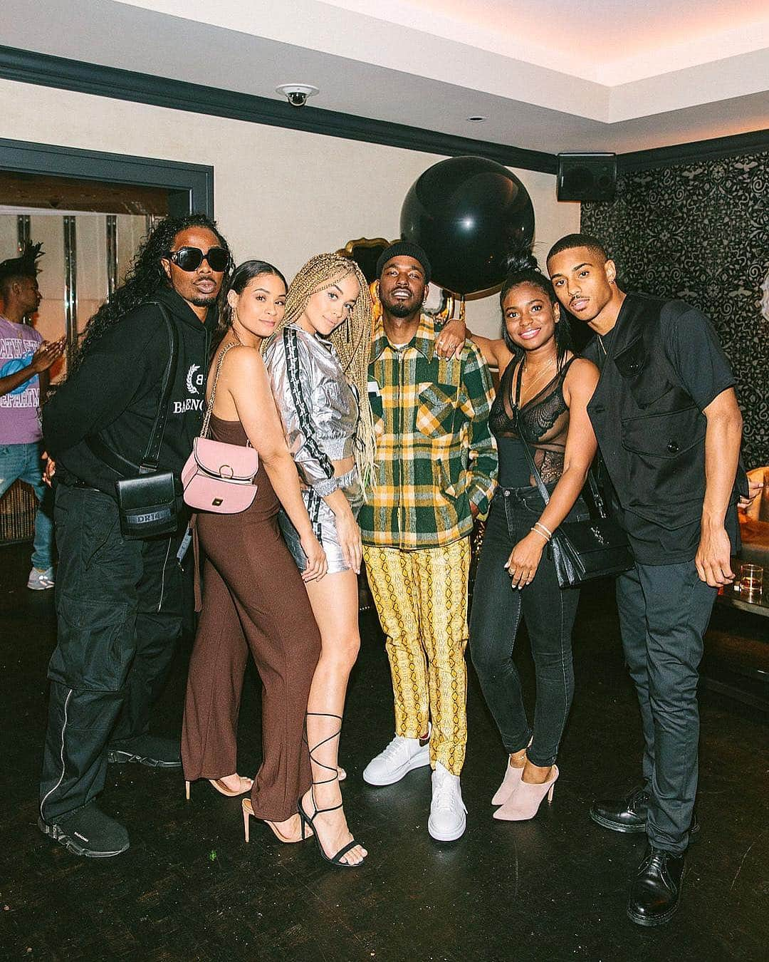 ジャスミン・サンダースさんのインスタグラム写真 - (ジャスミン・サンダースInstagram)「Lenny you did it once again! Another epic party in LA. Happy Birthday @kodaklens 🎂 Wayyy too much fun celebrating with you and ALL of LA lol To many more!」4月20日 14時48分 - goldenbarbie