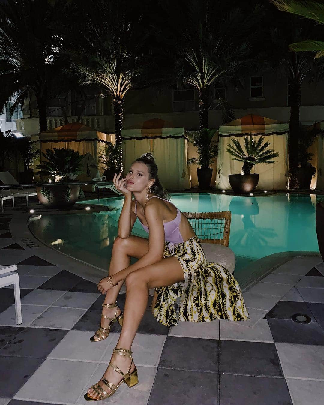 Joy Corriganさんのインスタグラム写真 - (Joy CorriganInstagram)「Can you see the full moon from where you are? 🌴🌝☀️@theplymouthmiami」4月20日 15時17分 - joycorrigan