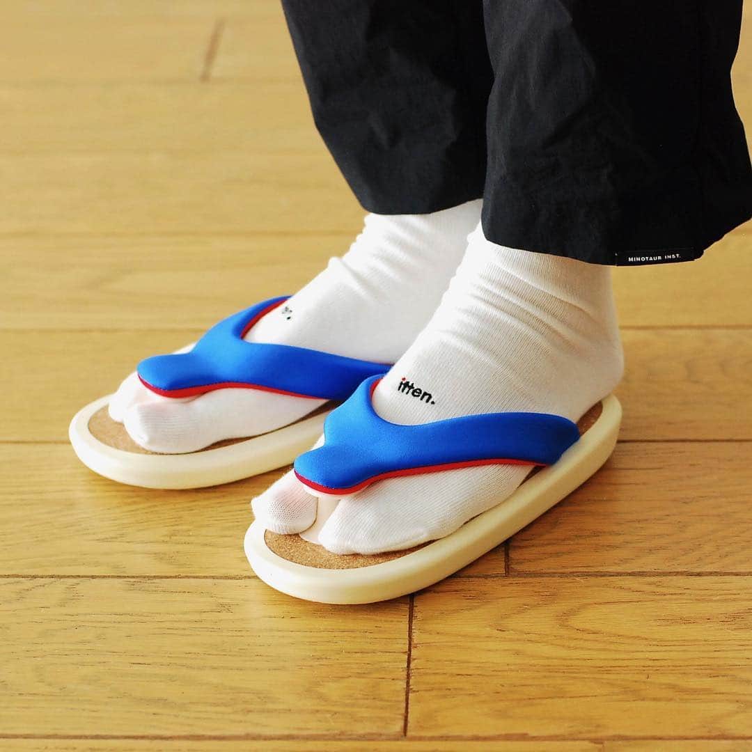 wonder_mountain_irieさんのインスタグラム写真 - (wonder_mountain_irieInstagram)「_ JoJo / ジョジョ "BEACH SANDAL - Tricolor " ￥27,000- _ 〈online store / @digital_mountain〉 http://www.digital-mountain.net/shopdetail/000000007671/ _ 【オンラインストア#DigitalMountain へのご注文】 *24時間受付 *15時までのご注文で即日発送 *1万円以上ご購入で送料無料 tel：084-973-8204 _ We can send your order overseas. Accepted payment method is by PayPal or credit card only. (AMEX is not accepted)  Ordering procedure details can be found here. >>http://www.digital-mountain.net/html/page56.html _ 本店：#WonderMountain  blog>> http://wm.digital-mountain.info/blog/20190419-1/ _ #jojosandal #祇園ない藤 #ない藤 socks→ #itten. ￥2,700- _ 〒720-0044  広島県福山市笠岡町4-18 JR 「#福山駅」より徒歩10分 (12:00 - 19:00 水曜定休) #ワンダーマウンテン #japan #hiroshima #福山 #福山市 #尾道 #倉敷 #鞆の浦 近く _ 系列店：@hacbywondermountain _」4月20日 15時26分 - wonder_mountain_
