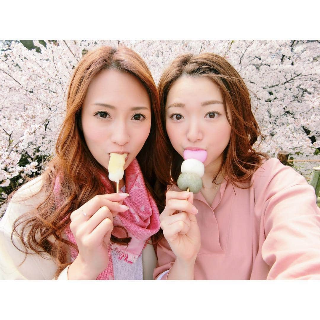 的場絢香さんのインスタグラム写真 - (的場絢香Instagram)「#20190412﻿ ﻿ 桜色コーデでお花見💕﻿ ﻿ 花より団子🌸🍡﻿ 三色団子といそべもち❤︎﻿ ﻿ _____________________________ #お花見 #桜 #金沢 #にこいち」4月20日 15時19分 - ayaka_matoba