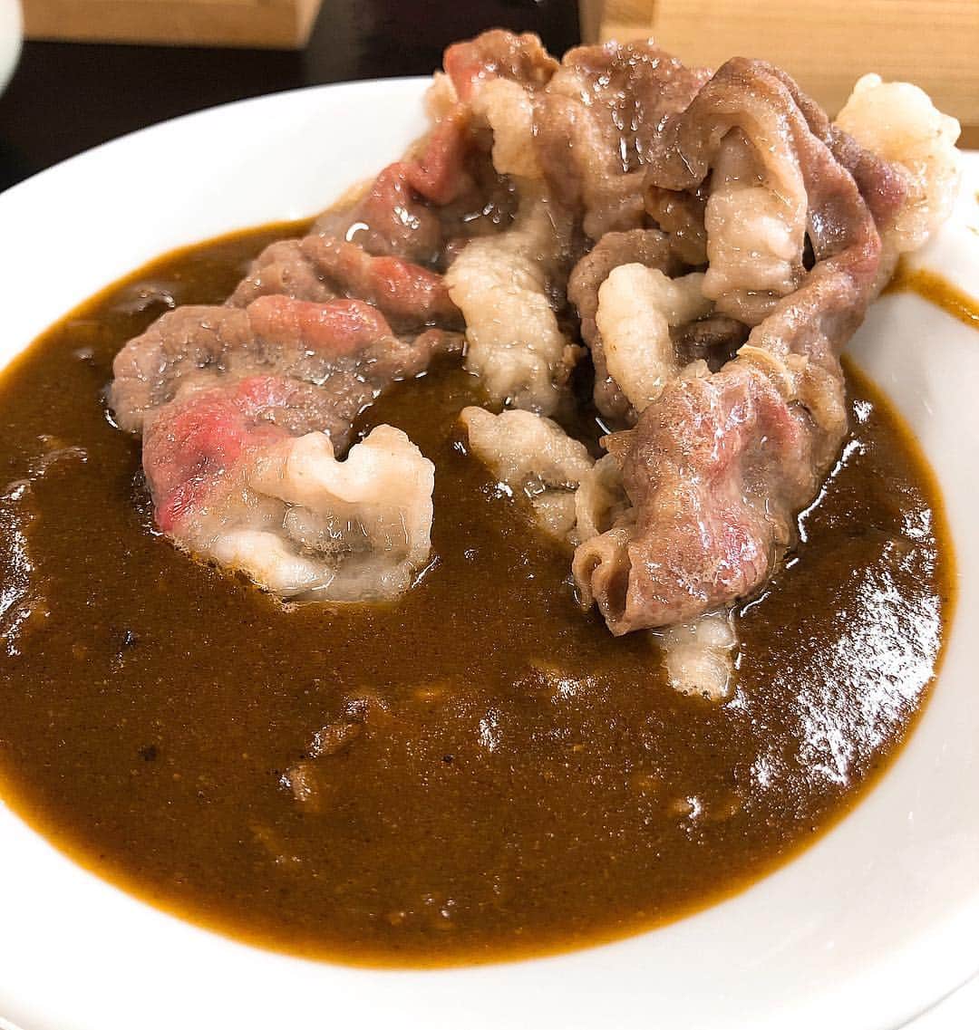 大西宏明のインスタグラム：「近江牛カレー🍛に近江牛トッピング🍖🥩 #旨い  #美味しい  #yammy  #カレー  #カリー #curry  #近江牛  #肉  #カレスタグラム  #肉スタグラム  #うまい  #グルメ  #gourmet  #smile #ほなっ！！」