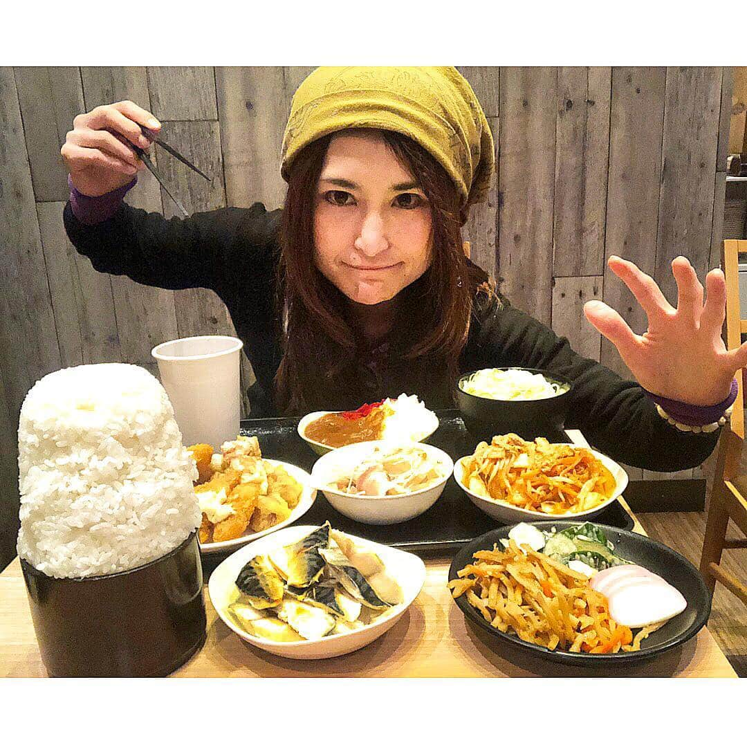 アンジェラ佐藤さんのインスタグラム写真 - (アンジェラ佐藤Instagram)「北のゆうやが お惣菜ランチバイキング復活したの知ってるー？(´▽`)ﾉ  お惣菜食べ放題800円なーり。 ドリンクバーもついてるんだよ。 #アンジェラ佐藤 #札幌ランチバイキング #北のゆうや #北の宗右衛門ゆうやだったお店 #焼き物や揚げ物 #カレーにうどんにサラダなどなど #今日はお肉料理が多かった #焼き鯖とご飯の相性が神すぎて #ご飯進みすぎ #漫画盛り #マンガ盛り #ヒンナヒンナ  #リーズナブル」4月20日 15時52分 - angela_satou