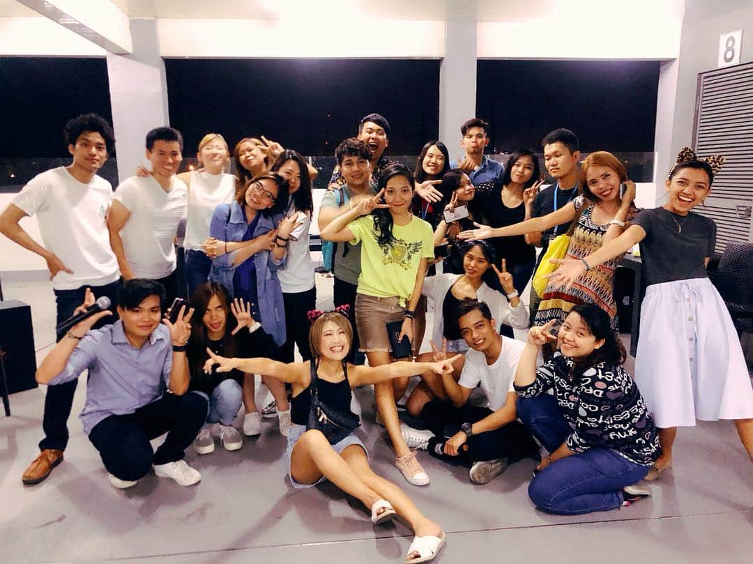 DJ YURINAさんのインスタグラム写真 - (DJ YURINAInstagram)「thank you!!!! my friend･:*+.\(( °ω° ))/.:+ I spent special time with cella✨ . 人生において最も大切な事を全て思い出させてくれてありがとう💓 自分で企画して、沢山の人に助けられ、今までにないパーティーが実現しました。 沢山人が来てくれ、みんなの笑顔がいっぱい見れて幸せな時間だった。 パーティー終わった後も話した事の無かった方も話しかけてくれたり、他の学校からも人が来てくれたり話した事のなかった人同士がコミュニケーションとるような場面も沢山あり、みんなが丸になったような気がします。 もともと私のパーティーのコンセプトである、笑顔と縁を丸にしていく事の原点に帰れたパーティーでした。 私にとってパーティーを企画する事は自分の為ではなく誰かの為のものです。 そこに誰かの笑顔が想像できるから、一生懸命できるんです😌💓 これからも私の人生において挑戦する事と仲間は必要不可欠です✌️ . 協力してくれたみんなありがとう💓😭😭😭💓 また絶対一緒にパーティーしようね✌️ . #djyurina #名前で呼ばれない #あだ名dj 笑 #smile  #mind #侍魂  #パーティー屋 #スペシャルな時間 #人類みな友達 #ハッピーやろう #イケてる学級委員 #友達 #soulmate #cebu #cebuenglish #cebucella」4月20日 16時02分 - dj_yurina_tokyo