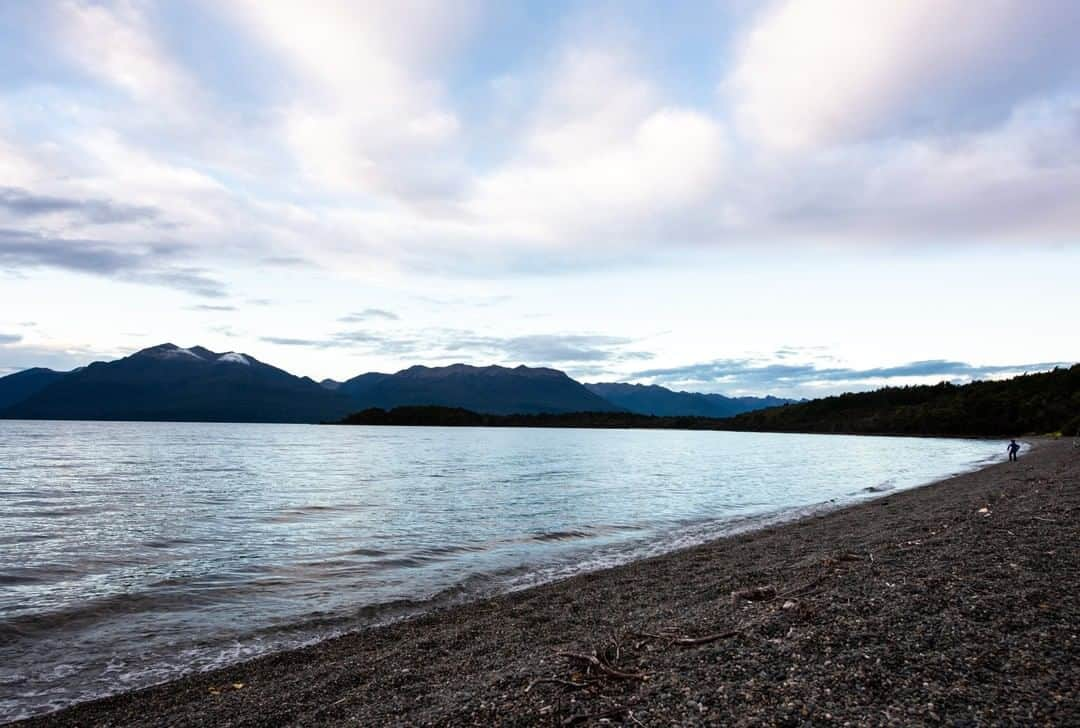 National Geographic Travelさんのインスタグラム写真 - (National Geographic TravelInstagram)「Photo by Ifeoma Ozoma @ifyozoma | Sunset skips. New Zealand has an impressively maintained system of campgrounds as part of the country’s massive parks system - with everything from alpine lake primitive camping to serviced grounds. At a campground somewhere on the South Island, I settled in for a cloudy sunset and noticed this kid skipping pebbles (at least attempting to) for what felt like an hour. For more photos of public lands, follow @ifyozoma. #newzealand」4月20日 16時00分 - natgeotravel