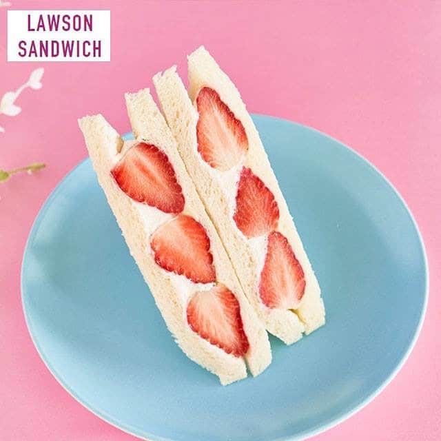 ローソン さんのインスタグラム写真 - (ローソン Instagram)「ホイップクリームとカスタードクリームの2種類のクリームを使った「いちごサンド」です♪いちごを使った人気のスイーツ系サンドイッチです(^^) #ローソン  #朝食 #ランチ #sandwich #breakfast #lunch #japanesefood #instagood #foodstagram #foodpics」4月20日 7時05分 - akiko_lawson