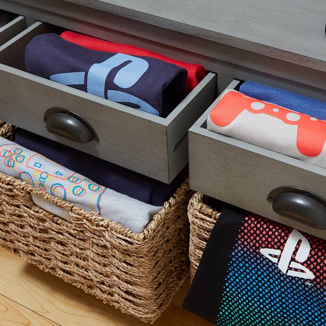 PlayStationさんのインスタグラム写真 - (PlayStationInstagram)「The PlayStation Gear Store has a fresh new look. Stop by to peruse stylish jackets, shirts, and other gear. https://play.st/2XoVGfN」4月20日 7時30分 - playstation