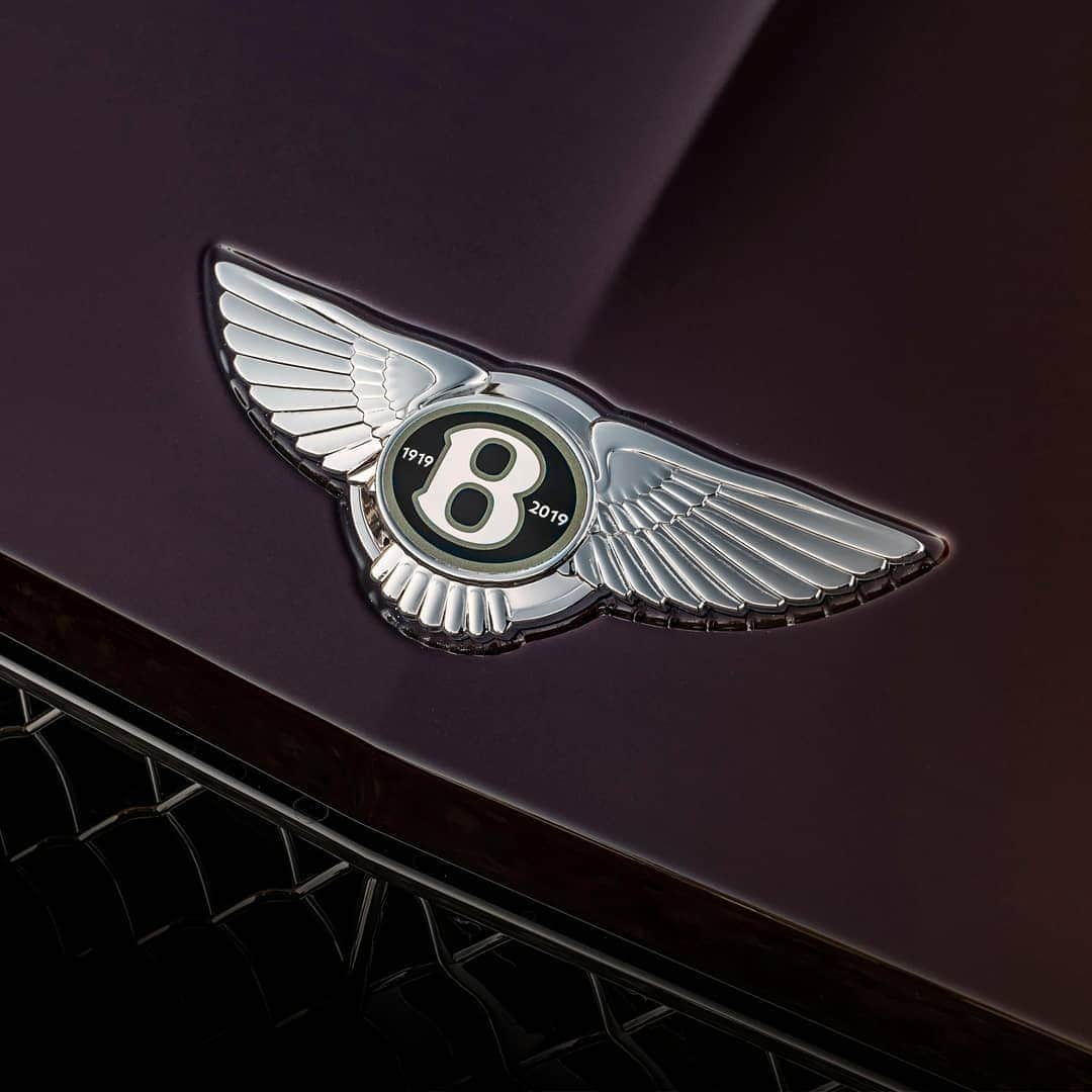 ベントレーさんのインスタグラム写真 - (ベントレーInstagram)「The new Continental GT Convertible with Centenary Specification. Only available on models built in 2019 to celebrate #Bentley100Years. Exterior paint: Cricket Ball. Link in bio.  Continental GT Convertible WLTP drive cycle: fuel consumption, mpg (l/100km) - Combined 20.2 (14.0). Combined CO2 – 317 g/km.」4月20日 7時40分 - bentleymotors