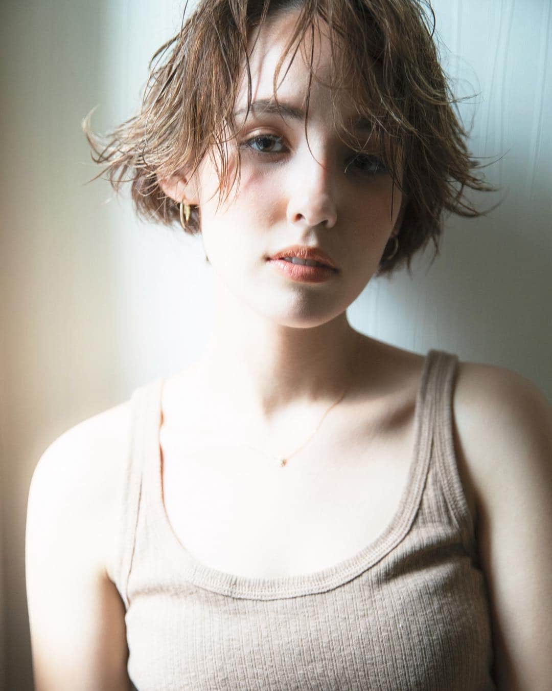 Yuta Misumiのインスタグラム：「. ㅤㅤㅤㅤㅤㅤㅤㅤㅤㅤㅤㅤㅤshooting in tokyo ㅤㅤㅤㅤㅤㅤㅤㅤㅤㅤㅤㅤㅤ. ㅤㅤㅤㅤㅤㅤㅤㅤㅤㅤㅤㅤㅤ. ㅤㅤㅤㅤㅤㅤㅤㅤㅤㅤㅤㅤㅤworks/ @yutamisumi  ㅤㅤㅤㅤㅤㅤㅤㅤㅤㅤㅤㅤㅤ. ㅤㅤㅤㅤㅤㅤㅤㅤㅤㅤㅤㅤㅤ #myhairdesign #かわいいをつくろう #ショートヘア #ショートボブ #ボブ #ハイライト #岡崎市美容室 #外国人風カラー #外国人風 #グラデーションカラー #アプリエカラー #アディクシー #透明感カラー #エヌドット #グレージュ」