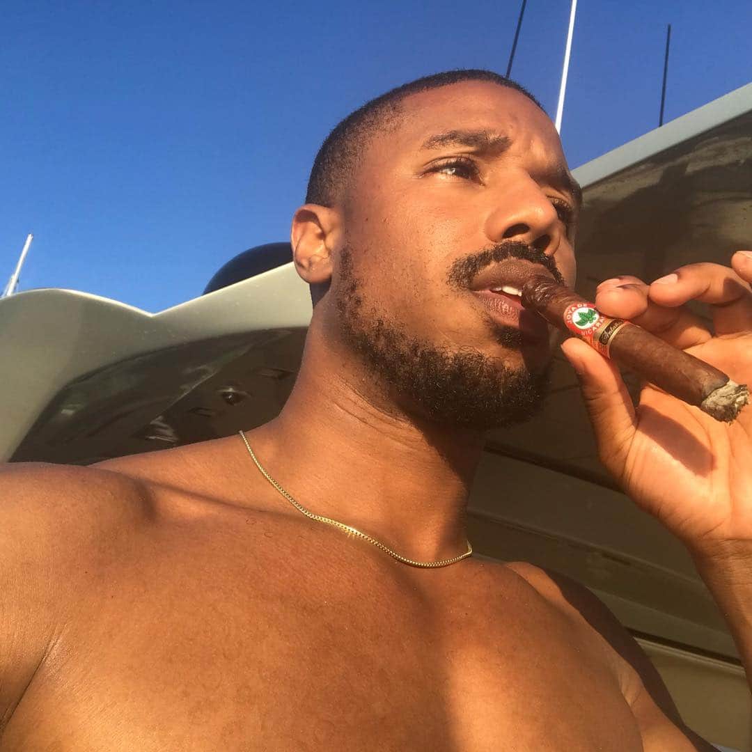 マイケル・B・ジョーダンのインスタグラム：「Feels like summer ☀️🌊」