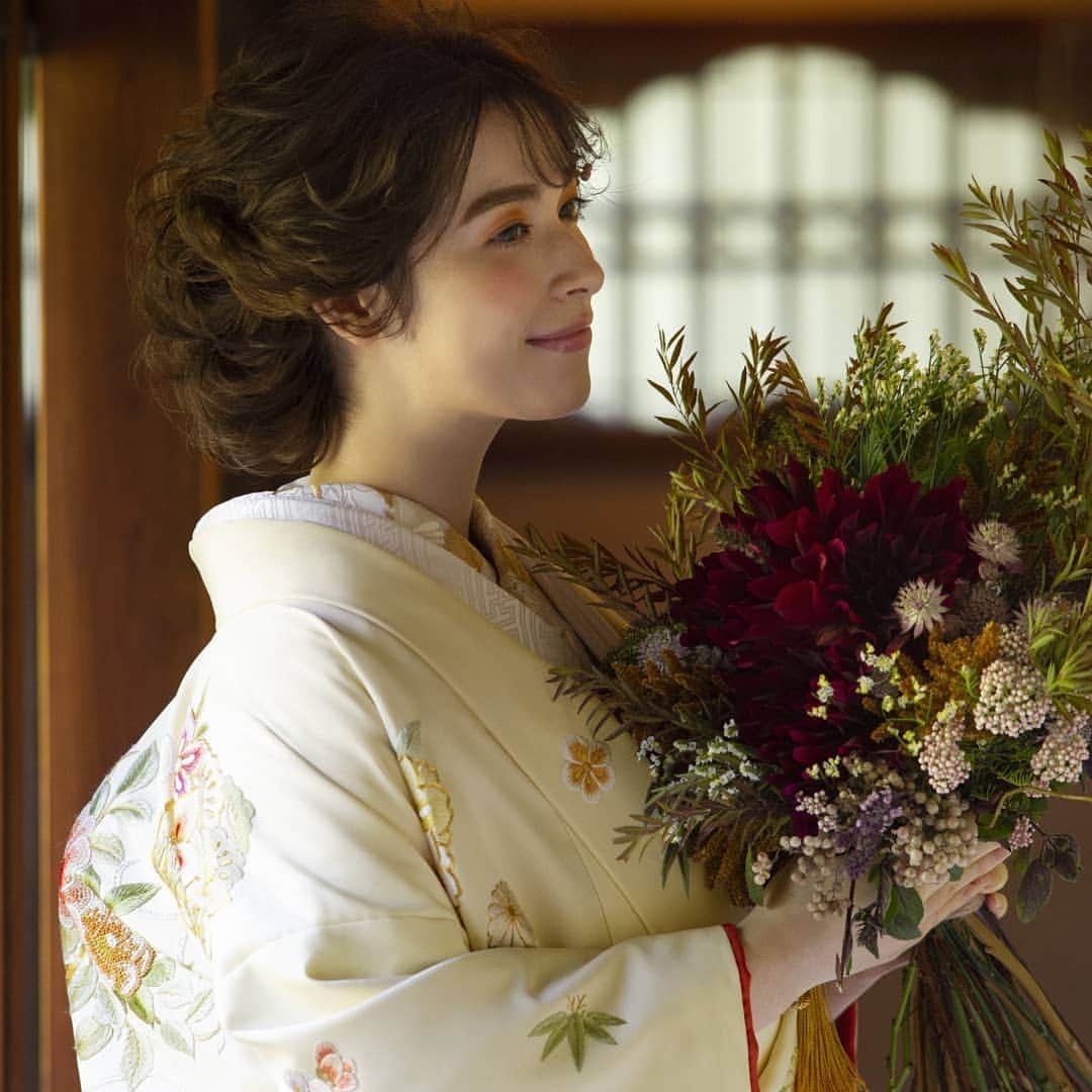TAKAMI BRIDAL 神社和婚のインスタグラム：「［和 × 洋 × 結婚式 × 衣裳 ］ 結婚式のすべてがつまった 「TAKAMI BRIDAL 京都和婚フェス」が いよいよ明日に迫りました☆  結婚を考え始めた方、 式場迷子になっている方、 なにより、 衣裳にこだわりたい 花嫁さまに 本気でおすすめしたい イベントです♡  残りわずかですが これからの予約も 受け付けております。  詳細はこちら↓↓ https://dressy.pla-cole.wedding/?p=106635&preview=1&_ppp=a187a3e120  プロフィールからも 簡単Web予約が可能です！  皆様のご来場心より お待ちしています。 ----------------------------------------------------------------------------------------------- #プレ花嫁#日本中のプレ花嫁さんと繋がりたい #結婚式 #神前式#和婚 #婚礼 #神社婚 #白無垢#色打掛#和装#式場探し #フォトウェディング#写真撮り#前撮り#フォト婚 #ロケーションフォト #ブライダルフェア #かつら#和装ヘア# #タカミブライダル#TAKAMI BRIDAL#takami bridal #関西花嫁#京都花嫁 #和装人前式#家族婚 #家族挙式 #ウェディングドレス #下鴨神社」