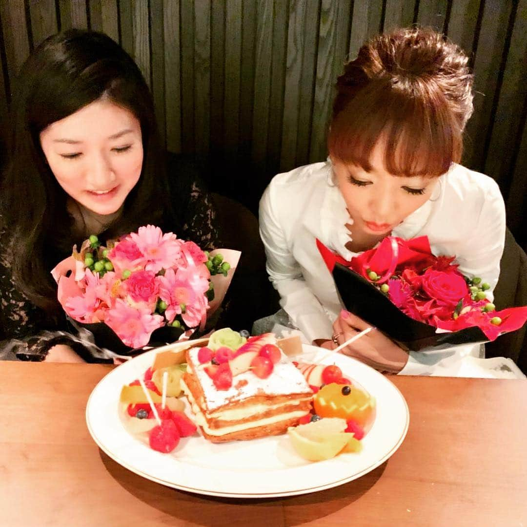 神田うのさんのインスタグラム写真 - (神田うのInstagram)「仲良しお茶のメンバー💕にお誕生日のお祝いをして頂きました😌 沢山笑って楽しいひと時でした😆 #合同バースデー#和田紗代子 ちゃんも#お誕生日#おめでとう#バースデー女子会#バースデーディナー#happybirthday#birthday#birthdaydinner#楽しいひと時#ガールズディナー#女子会ディナー#お祝い#ありがとう#ありがとうございました#楽しかった#代官山#daikanyama#kashiyamadaikanyama#神田うの#unokanda @emisugiyama530  @ikukoyogi  @chiakiimaimerci  @yoshiko_izumi  @naomimano」4月20日 8時22分 - unokandaofficial