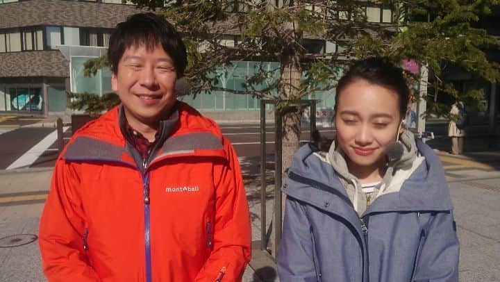 のインスタグラム：「おはようございます！ 爽やかな日差しのなかで収録しましたが、実はさ…む…い、のです💦 あたたかい服装でお出かけくださいね！ 大通公園の花壇にも花が植えられてポカポカ陽気のもとで春を楽しみたいですね♪ #ルナ #米津龍一  #イチモニ天気  #桜が待ち遠しい  #ポカポカ陽気  #戻ってきて」