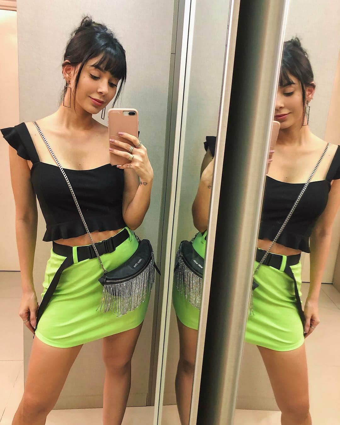 Gabriela Salesのインスタグラム：「Já que hoje não pode sanduíche, vamo sombria caçar ostra na rua kkkk De agorinha 💁🏻‍♀️💁🏻‍♀️💁🏻‍♀️ #TrendAlertRm」