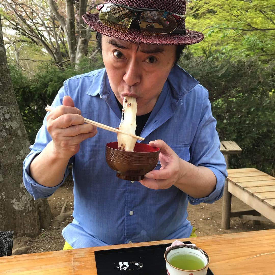 水木一郎さんのインスタグラム写真 - (水木一郎Instagram)「高尾山薬王院の健康登山の証。御朱印は残すところあと２つ。もう少しです。昨日は高尾から日影に出ていろはの森を抜けて山頂へ。天気も良く最高でした。お汁粉も最高Z! #高尾山 #薬王院健康登山の証 #御朱印 #登山  #山頂  #水木一郎」4月20日 9時00分 - ichiromizuki