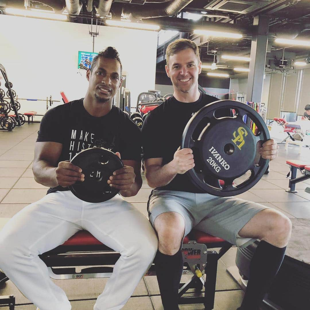 リック・バンデンハークさんのインスタグラム写真 - (リック・バンデンハークInstagram)「Working out hard at the rehab center in Chikugo with Gracial! Will be back soon!  筑後のリハビリセンターで @gracialyurisbel と一生懸命ワークアウト！ もうすぐ戻ってきます！  #sbhawks #筑後 #福岡ソフトバンクホークス #バンデンハーク #グラシアル」4月20日 9時17分 - rick_vdhurk