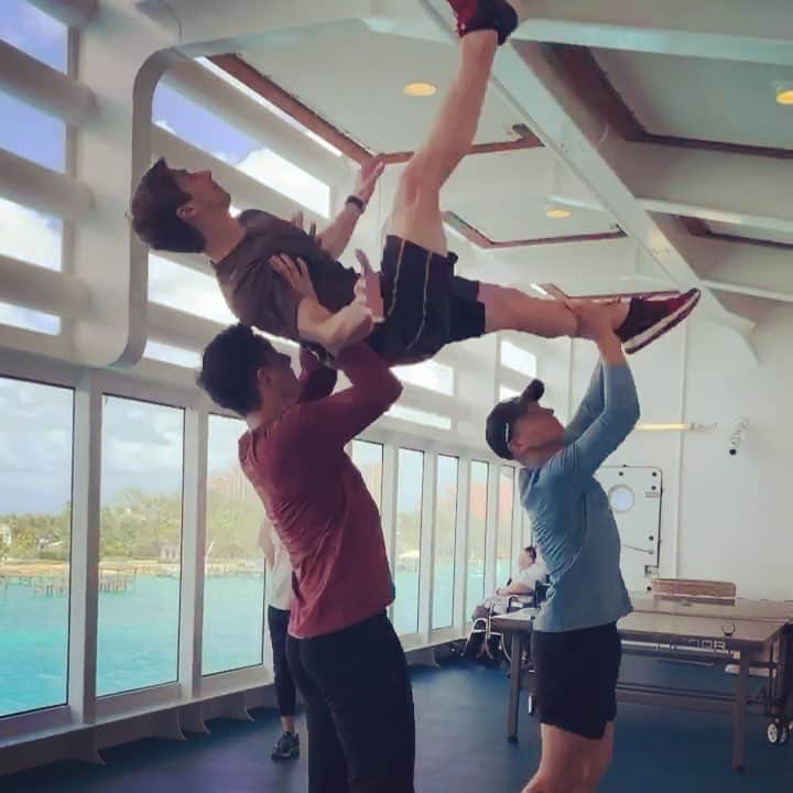 ティモシー・ドレンスキーのインスタグラム：「More tricks. #JewelThief #1977 @alixdemi @garrettgosselin」