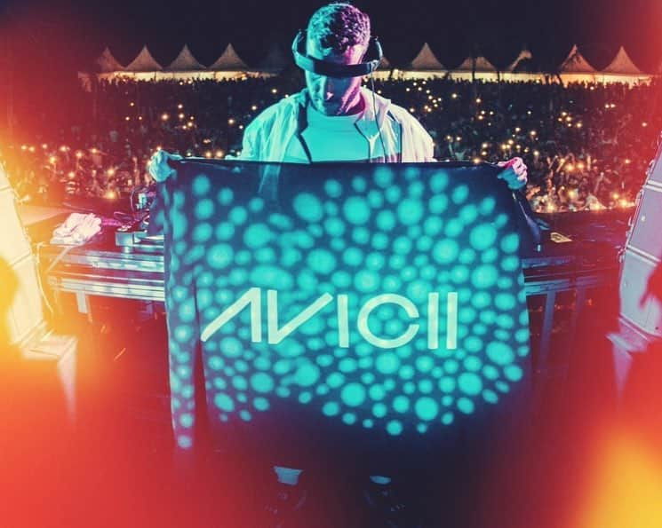 ドン・ディアブロさんのインスタグラム写真 - (ドン・ディアブロInstagram)「One year later. The world still misses you every day @Avicii 🙏🏻😔🖤」4月20日 9時55分 - dondiablo