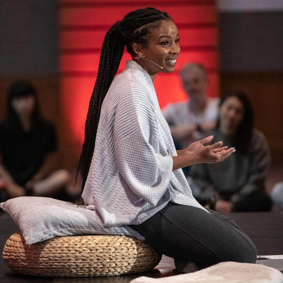 lululemonさんのインスタグラム写真 - (lululemonInstagram)「What happens when you put 100 Ambassadors in Whistler for 3 days? Straight-up love, honesty, real-talk and a whole lot of lessons.  We won’t try to summarize this year’s Ambassador Summit in one caption—instead we’ve got 10 lessons as told by this group on living #thesweatlife, more in our stories.」4月20日 9時53分 - lululemon