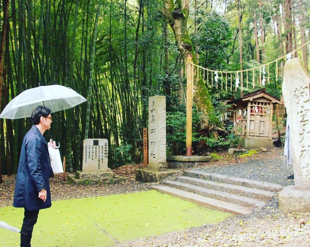 宮田麺児のインスタグラム：「奥宮。 真名井神社のパワーに圧倒される。  ここの水を汲みに行って 日本酒に加水しよう。  #天の橋立#籠神社#奥宮#真名井神社の御神水 #パワースポット」