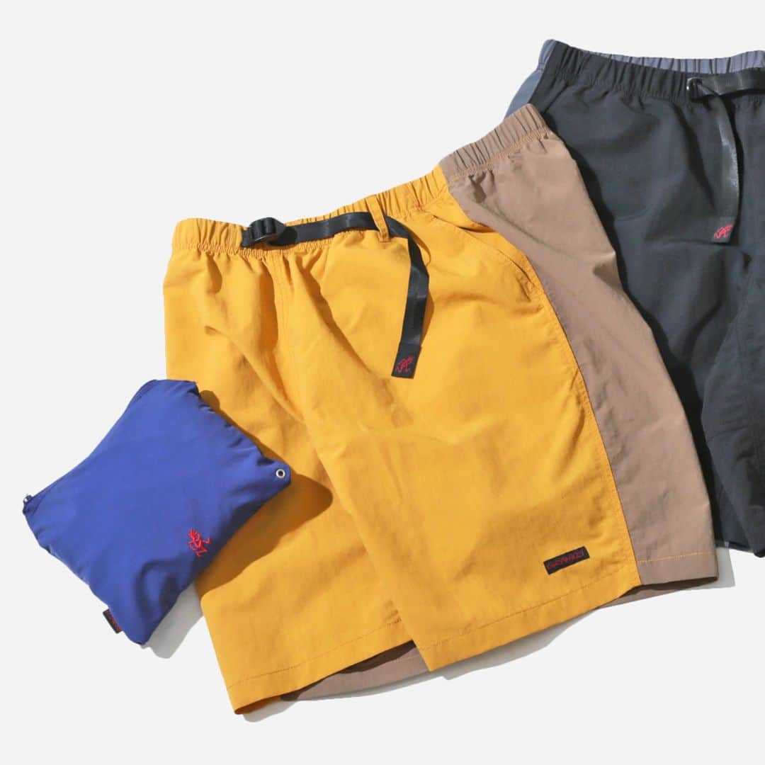 のインスタグラム：「【 GRAMICCI × JOURNAL STANDARD 】 人気の「GRAMICCI」別注シリーズから、持ち運びに最適なパッカブルショーツがリリース。 . 一枚で様々なスタイリングを楽しめる切り替えになったデザインは、旅先やフェスにも活躍する事間違いなしのアイテムです。 . 詳細は公式 BLOG から http://bit.ly/2VTfFmt . . ￥7,800+Tax　NO.19030610016310 ※4月下旬入荷予定 . . @gramicci_jp . . #ジャーナルスタンダード  #journalstandard  #baycrews #2019ss #gramicci #exclusive #fashion」