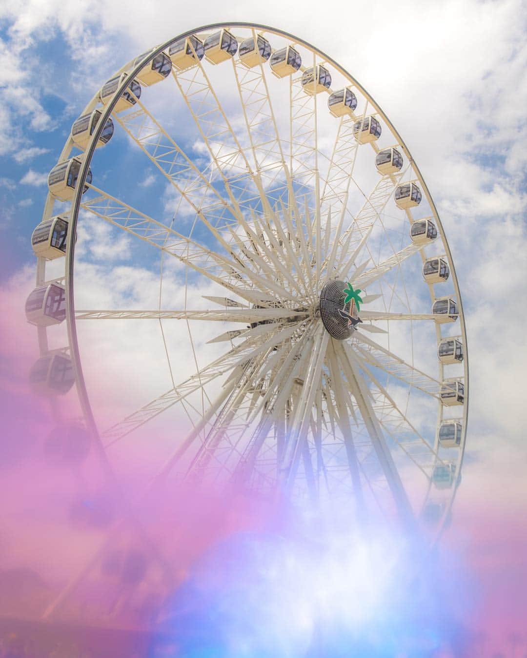 コーチェラのインスタグラム：「Spin city 🎡 📷: @elli_lauren」