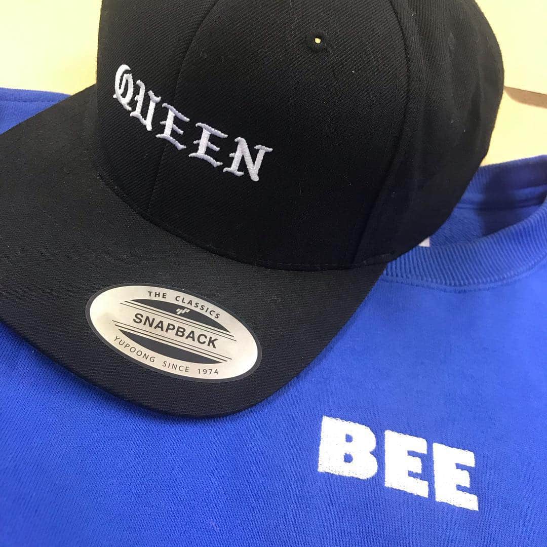 菊地浩輔さんのインスタグラム写真 - (菊地浩輔Instagram)「意図せずコーデが女王蜂だった  #cap #worldwidefamous  #sweat #bee」4月20日 10時37分 - okikusaaan