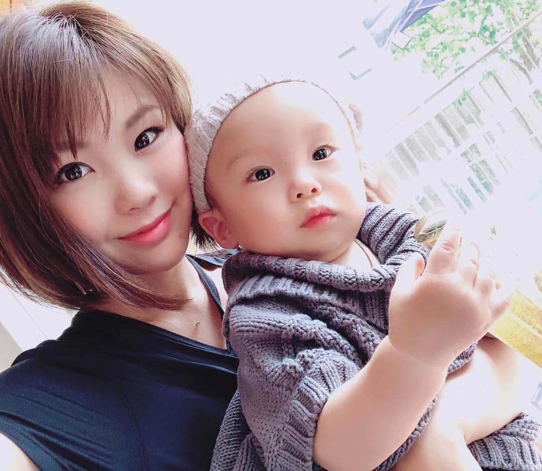 長谷川真美さんのインスタグラム写真 - (長谷川真美Instagram)「🧘‍♀️💕 ・ 息子はち君を連れて #産後ヨガ 💗 (綺麗なお姉さん見つめて幸せそうでした🤤笑) ・ #オーガニックライフTOKYO にて #フレイオイル シェイピングオイル を使って #むくみ解消 にむけた #産後引き締めヨガ ✨ ・ 久々に自分の身体と向き合ったけど 身体の歪みをすごい感じた…😱💦 終わったあとスッキリ💕 続けたいなと思います🙌✨ ・ #フレイオイル #freioil #オーガニックライフTOKYO #ヨガジャーナル #yogaJOURNAL #磯沙緒里」4月20日 10時48分 - maami.hase