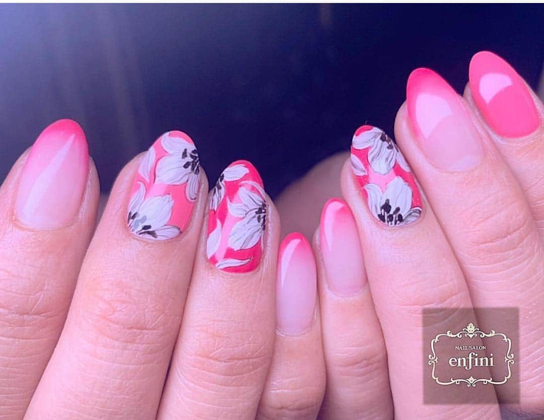 initygel_officialさんのインスタグラム写真 - (initygel_officialInstagram)「#Repost @nailsalon_enfini with @get_repost ・・・ flower* #nail#gelnail#nailart#ネイル#ネイルアート#ジェルネイル#ジェルアート#ネイルデザイン#手描きアート#ジェル#美甲#指甲#ネイルサロン#instanail#札幌#enfini#アンフィニ#젤네일#네일#大人ネイル#nailist#オフィスネイル#トレンドネイル#春ネイル#initygel #アイニティジェル#フラワーネイル#ピンクネイル#花柄ネイル」4月20日 10時44分 - initygel_official