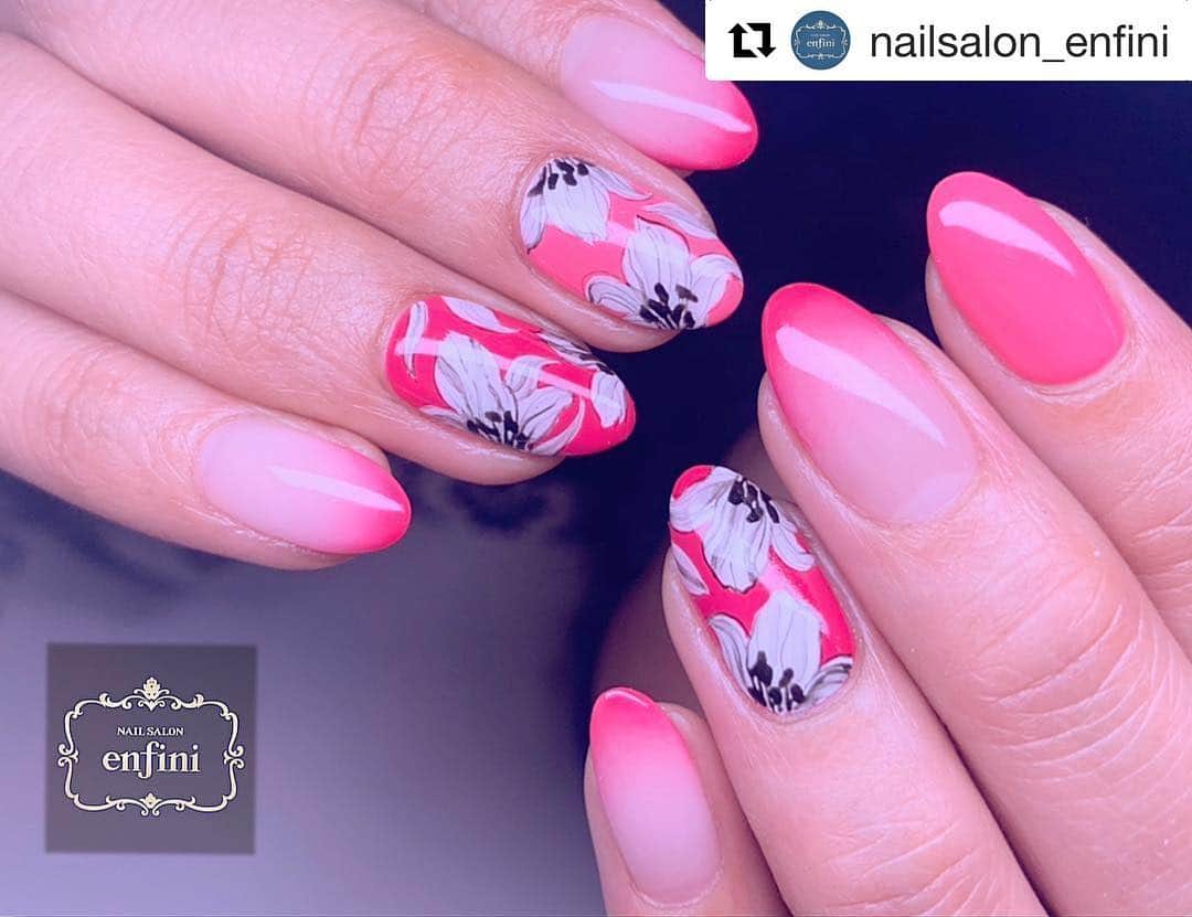 initygel_officialさんのインスタグラム写真 - (initygel_officialInstagram)「#Repost @nailsalon_enfini with @get_repost ・・・ flower* #nail#gelnail#nailart#ネイル#ネイルアート#ジェルネイル#ジェルアート#ネイルデザイン#手描きアート#ジェル#美甲#指甲#ネイルサロン#instanail#札幌#enfini#アンフィニ#젤네일#네일#大人ネイル#nailist#オフィスネイル#トレンドネイル#春ネイル#initygel #アイニティジェル#フラワーネイル#ピンクネイル#花柄ネイル」4月20日 10時44分 - initygel_official