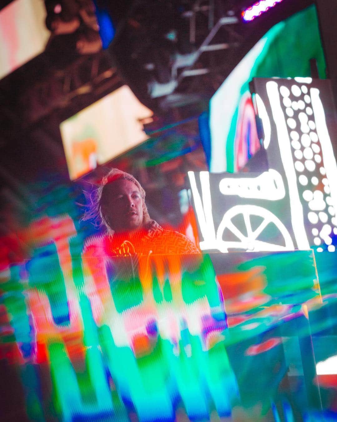 コーチェラのインスタグラム：「💥 @diplo 💥 📷: @_timhans, @richfury」