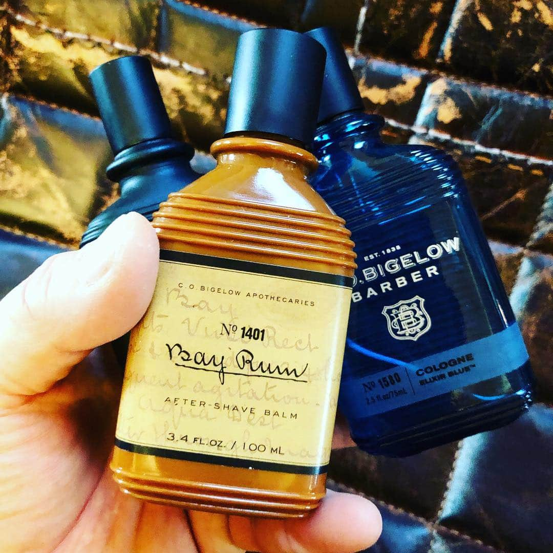 鈴木みのるさんのインスタグラム写真 - (鈴木みのるInstagram)「scent is still here  #cobigelow  #cobigelowjp  #bayrum #aftershavebalm #elixerblue #blackpepper #cologne 今日一日の服を選ぶ。着替えて髪の毛をセットする。荷物を確認する。最後にプシュッと香りを身にまとう。様々な想いが駆け巡る。…さぁ、出かけよう。。。」4月20日 10時54分 - suzuki.d.minoru