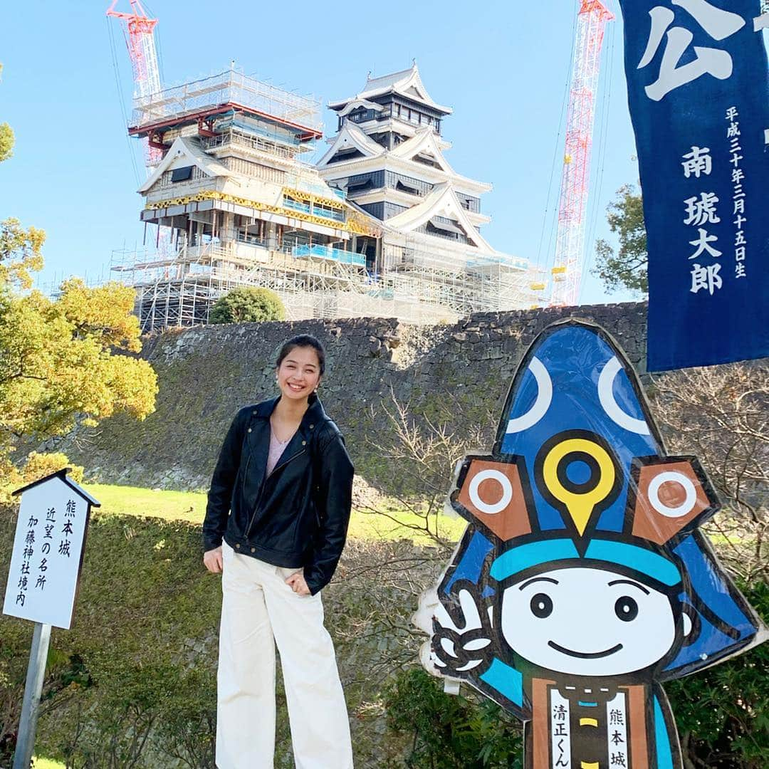 米山珠央さんのインスタグラム写真 - (米山珠央Instagram)「. 5個目⛩#加藤神社  #加藤清正 を主祭神としています◎ #熊本城 を背景に清正くんと、写真が撮れました🏯✌🏻✨ . #熊本県  #御朱印帳 #御朱印ガール #御朱印女子 #神社 #神社巡り #たまごしゅいん #九州旅行 #熊本 #城 #kyushu #kumamoto #travel #travelphotography #trip」4月20日 11時04分 - tamao_17no1