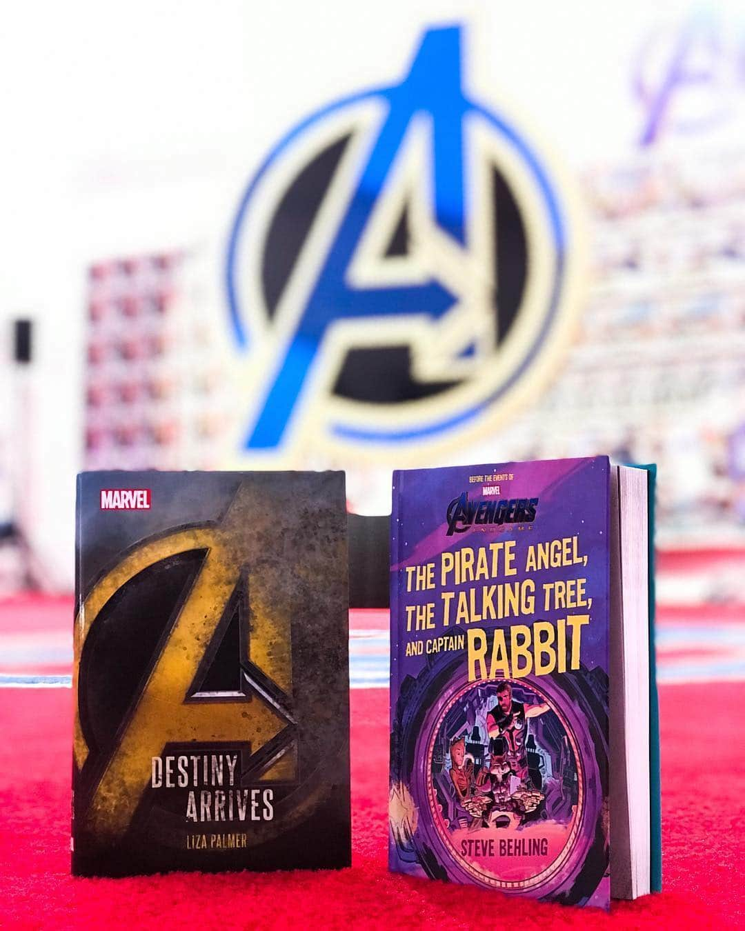 Marvel Entertainmentさんのインスタグラム写真 - (Marvel EntertainmentInstagram)「Part of the journey is the end. Prepare for Marvel Studios’ #AvengersEndgame with these two exciting stories, available now on DisneyBooks.com and your local bookstore!」4月20日 10時57分 - marvel