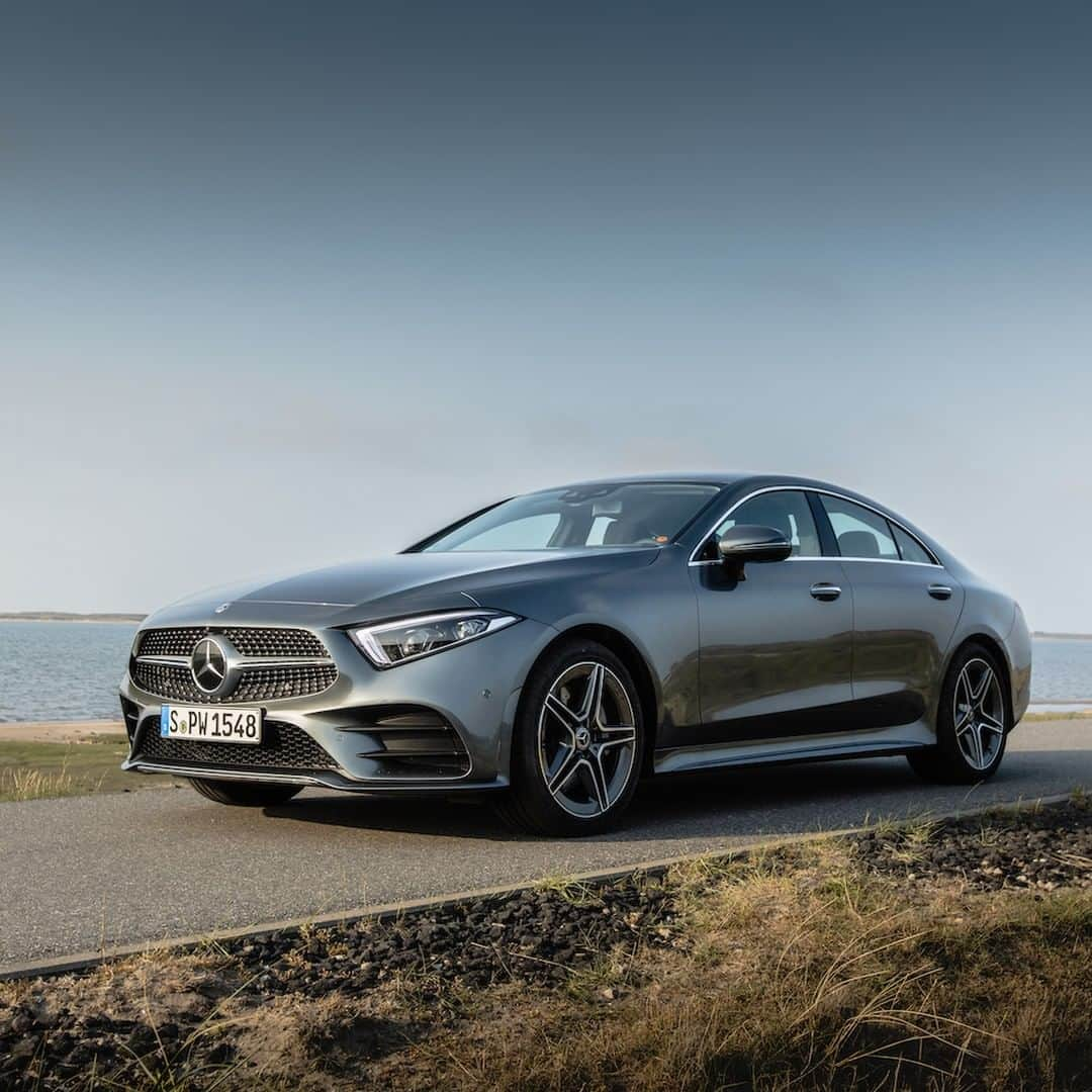 メルセデス・ベンツさんのインスタグラム写真 - (メルセデス・ベンツInstagram)「Design and driving emotion in perfect harmony. 🌟 📸: @christopherbusch for #MBsocialcar ______________________________ [Mercedes-Benz CLS 450 4MATIC Coupé | Kraftstoffverbrauch kombiniert: 7,5 l/100 km | CO2- Emissionen kombiniert: 178 g/km | mb4.me/RechtlicherHinweis] . #Mercedes #MBCar #Car #Cars #Cartastic #carsofinstagram #InstaCar #MercedesCLS #CLS #MercedesBenz #CLS450」4月20日 11時00分 - mercedesbenz