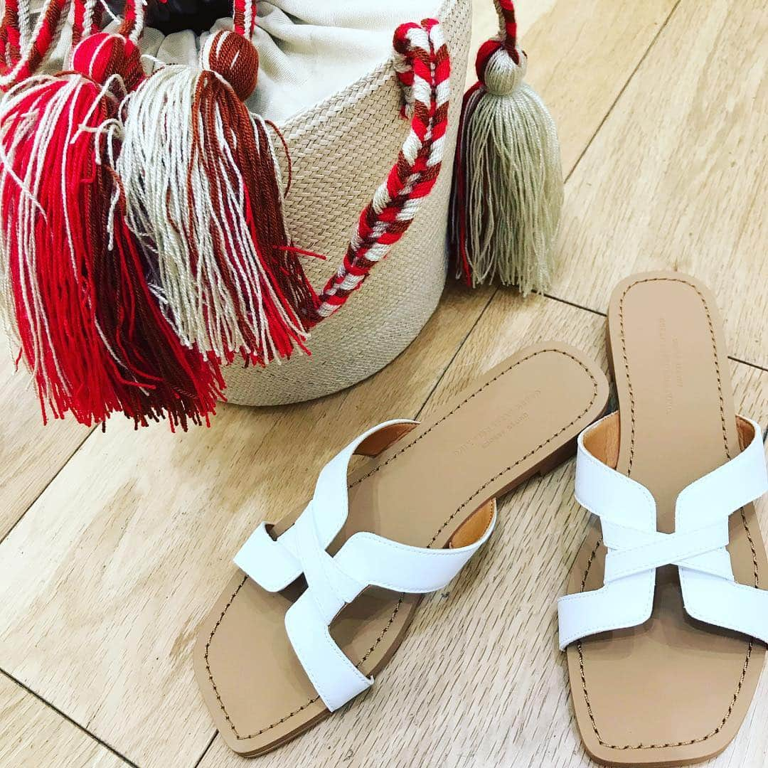 green label relaxing 自由が丘店さんのインスタグラム写真 - (green label relaxing 自由が丘店Instagram)「【WOMENS】NEW ALLIVAL!!! square cross sandal 3631-199-1273 ¥7900+tax white/brown/black ☎︎03-5731-8531  #unitedarrows  #ユナイテッドアローズ #greenlabelrelaxing  #グリーンレーベルリラクシング #jiyugaoka#自由が丘 #sandal#square#newarrival #greenlabelrelaxingWOMENS#19SS」4月20日 11時10分 - glr_jiyugaoka