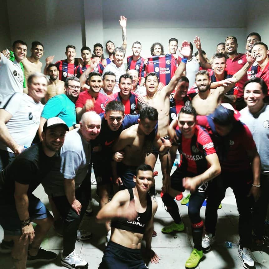 のインスタグラム：「Vamossss ciclón .....🔴🔵」
