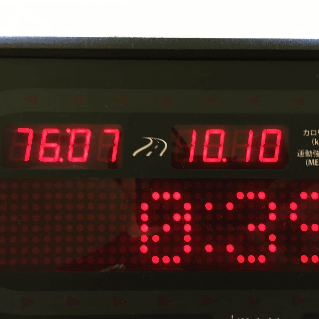 中倉隆道さんのインスタグラム写真 - (中倉隆道Instagram)「. 10.10キロ😆 . 10.10生まれだから1010の並びが好き✨ . . 心地よい疲れ . ランにトレに頑張りました🙏 . . 午後もファイトー♬ . . #トレーニング #筋トレ #脂肪燃焼 #ワークアウト #ダイエット #運動 #training #workout #ジム #diet #gym #中倉隆道 #フリーアナウンサー #柿ピー研究家」4月20日 11時20分 - ryudo.tokyo