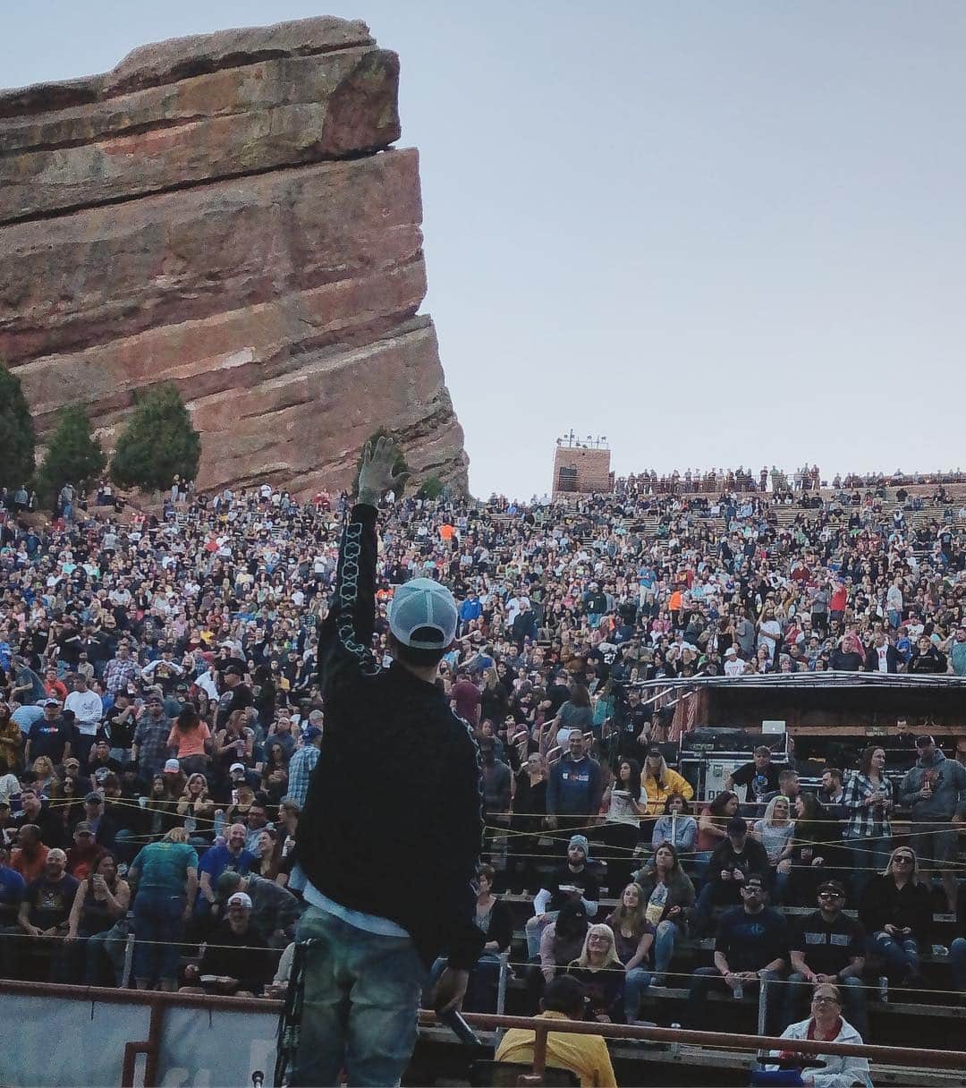 クリス・ウェビーさんのインスタグラム写真 - (クリス・ウェビーInstagram)「Shout to my fuckin dude @dizzyhippy for bringing me out at Red Rocks to perform our new joint #HighGrade during his set. Have always wanted to perform there, such a dope vibe. Now off to CO Springs for my SOLD OUT show tonight !! Happy 4/20 Eve 🔥💨🕸」4月20日 11時23分 - chriswebby