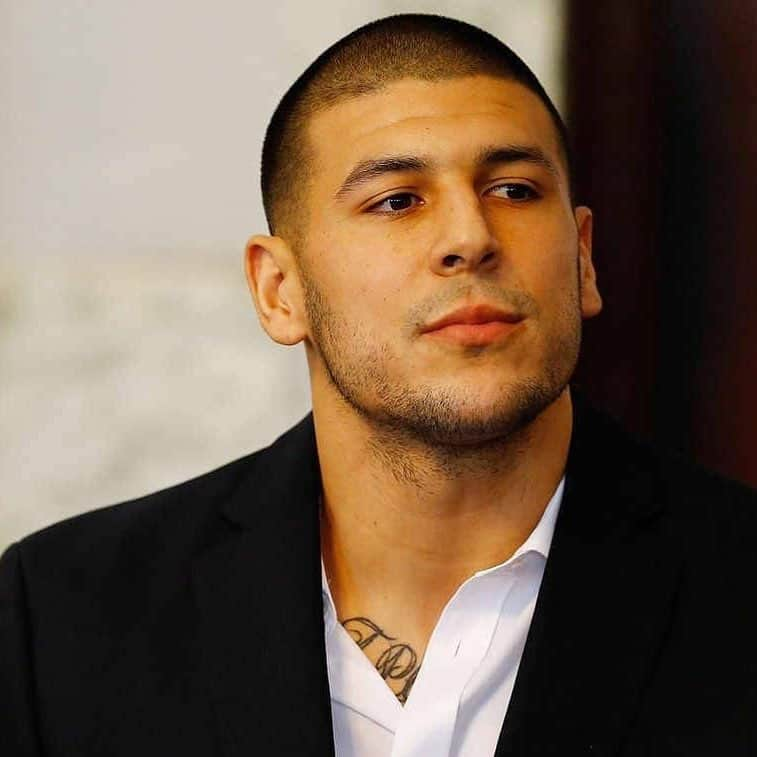 E! Onlineさんのインスタグラム写真 - (E! OnlineInstagram)「Football player Aaron Hernandez took his life in his jail cell and was found with "John 3:16" written both on his forehead (in ink) and on the wall (in blood). But, even two years later, his story is a lot more complicated than that. Link in bio. (📷: Getty Images)」4月20日 11時32分 - enews