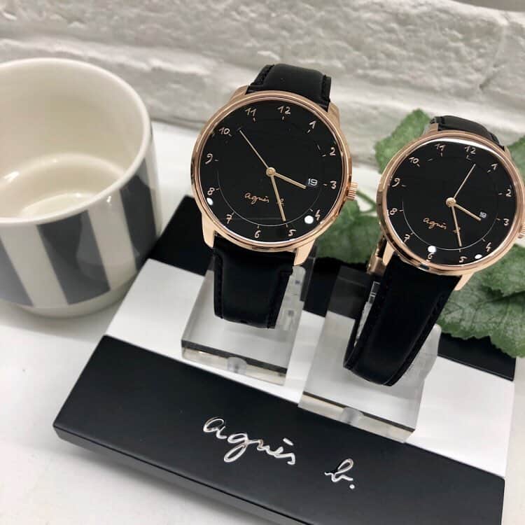 TiCTACさんのインスタグラム写真 - (TiCTACInstagram)「「agnes b.」各¥29,000+tax  TiCTAC別注カラーの新作入荷。黒×ローズゴールドのシックなカラー、プレゼントにもおすすめです。 ・ 二人の記念日にお揃いの腕時計を。一緒の時も離れている時も、いつも身に着ける腕時計が二人の時間を繋ぎます。 ・ #agnesb  #agnèsb  #agnesbwatch  #agnesbmontres  #アニエスベー #アニエスベー時計  #アニエスb  #アニエスb時計  #フレンチシック #フレンチベーシック  #watch #pairwatch  #ペアウォッチ #おそろい #おそろいの時計 #お揃い #お揃いの時計  #結婚記念日プレゼント #記念日プレゼント時計 #誕生日プレゼント時計 #クリスマスプレゼント時計 #時計クリスマスプレゼント #バレンタインプレゼント時計  #チックタック神戸ミント店  #手元コーデ  #手元くら部  #手元倶楽部 #手元のおしゃれ  #おしゃれな人は手元がすてき #腕時計コーデ」4月20日 11時40分 - tictac_press
