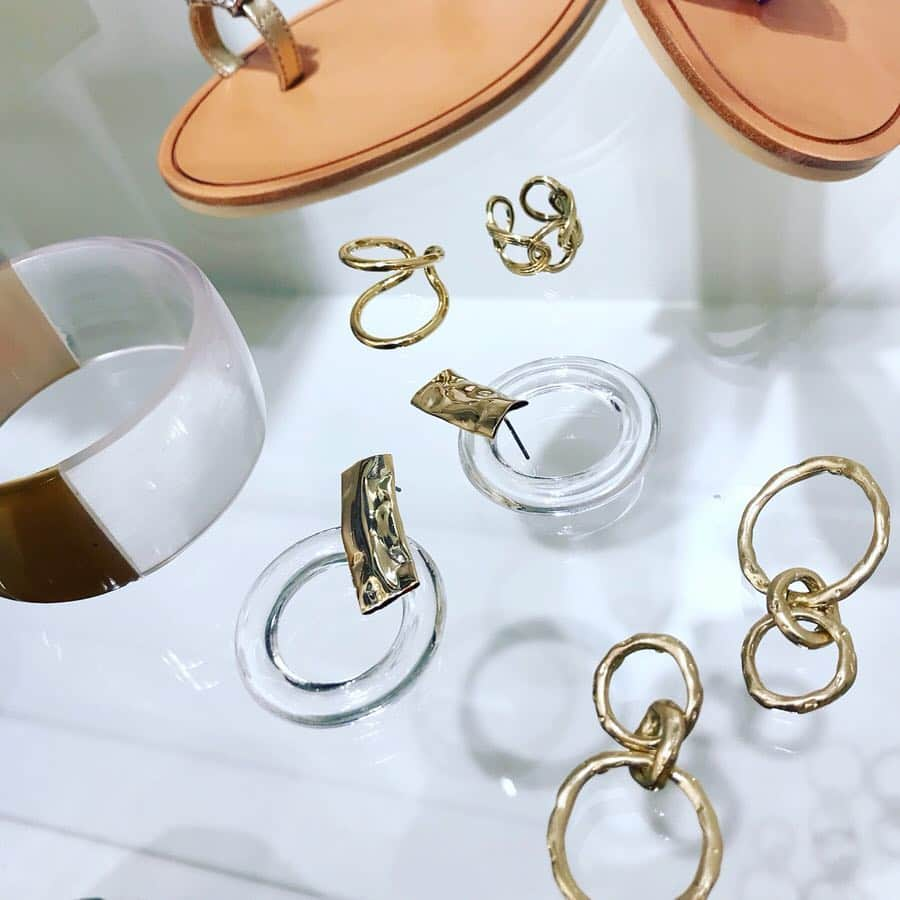 green label relaxing 自由が丘店さんのインスタグラム写真 - (green label relaxing 自由が丘店Instagram)「【WOMENS】NEW ALLIVAL!!! 《accessory》 ¥2500+tax〜 《bijou ring sandal》 3631-199-1271 ¥7900+tax gray/purple/gold/black ※一部店舗、web先行販売カラーあり。  #unitedarrows  #ユナイテッドアローズ #greenlabelrelaxing  #グリーンレーベルリラクシング #jiyugaoka#自由が丘 #sandal#square#newarrival #greenlabelrelaxingWOMENS#19SS」4月20日 11時37分 - glr_jiyugaoka