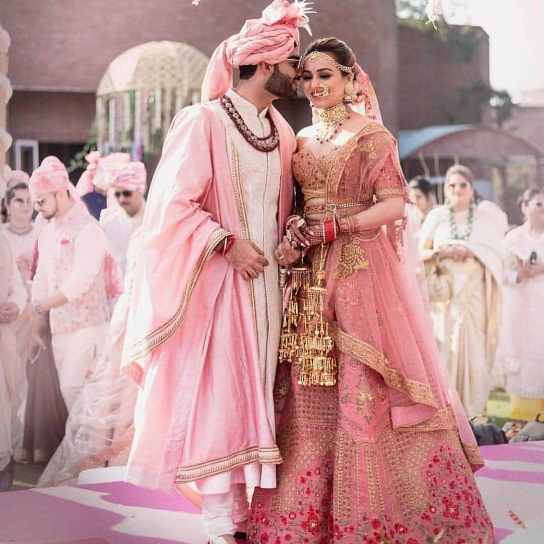 Indianstreetfashionさんのインスタグラム写真 - (IndianstreetfashionInstagram)「All pink , pretty and all loved 🌸 #indianstreetfashion . . . . #indianfashion #stylefile #indianbride #bridalwear #weddings #bridalfashion #indianweddings #ethnic #traditional #potd #couture #designer #glamour  #photography #fashionphotography #ootd #bridalinspo #sangeet #mehendi . . .  #weddingblogger #fashionblogger #indianblogger #dubaiblogger #londonblogger #celebstyle bride : @kompalmattakapoor」4月20日 11時49分 - indianstreetfashion