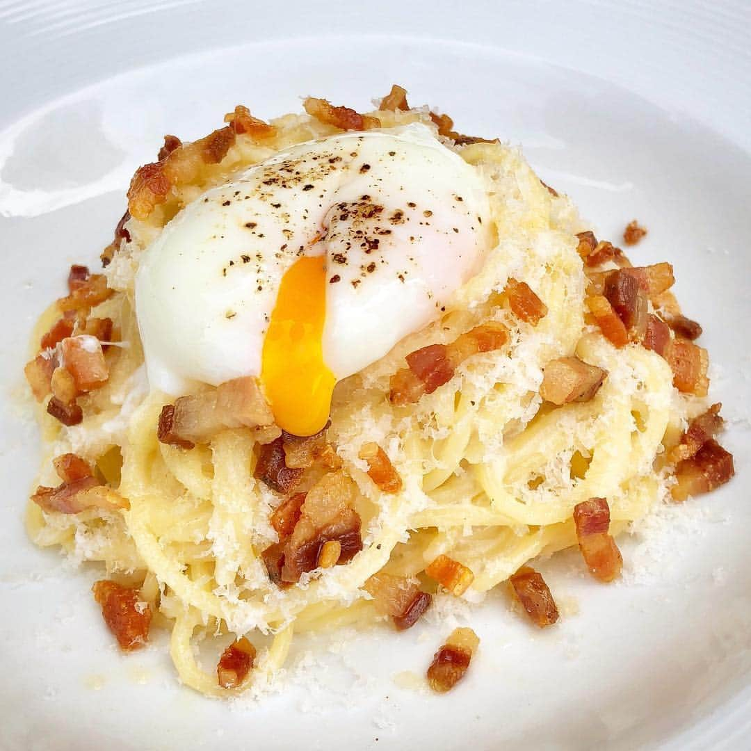 Arancino On Beachwalkのインスタグラム：「Spaghetti alla Carbonara featuring delicious local waimana TKG egg!  #arancinobeachwalk #arancino #italian #spaghetti #foodies #parmesan #carbonara #pasta #eggs #pancetta #noodles #waikiki #dinner #egg #restaurant #アランチーノビーチウォーク #アランチーノ #イタリアン #パスタ #ハワイ #おいしい #ホノルル #ハワイ大好き #haleainaawards #ハワイ旅行 #カルボナーラ #hawaiisbestkitchens #thefeedfeed #hifoodandwinefestival #hfwf」