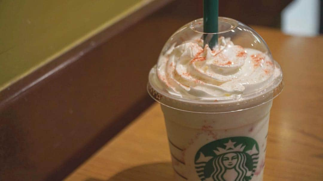 ジンソクさんのインスタグラム写真 - (ジンソクInstagram)「#starbucks #strawberryverymuchfrappuccino #white #ストロベリーべりーマッチフラペチーノ #ホワイト」4月20日 12時15分 - jinstar