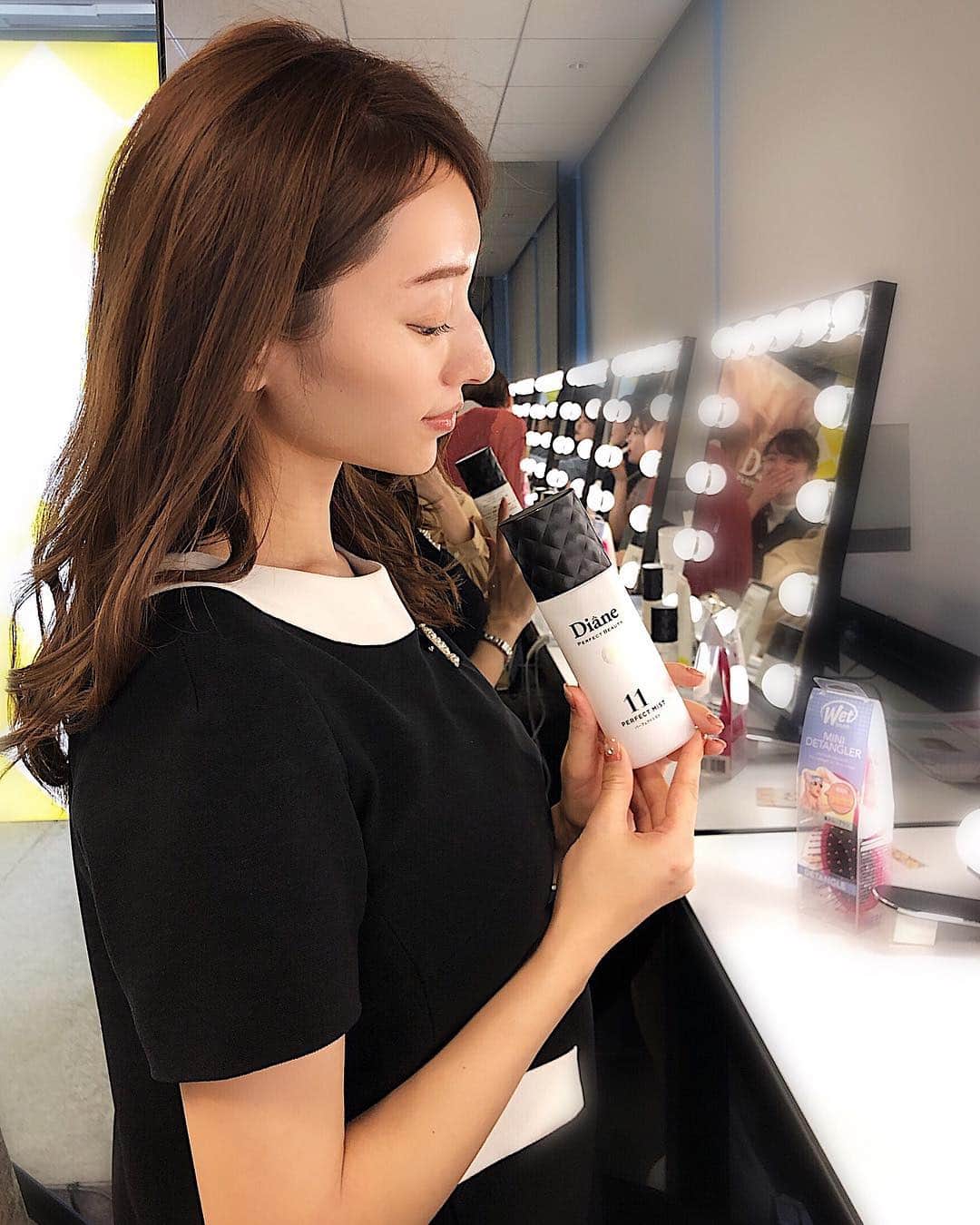 吉田理紗さんのインスタグラム写真 - (吉田理紗Instagram)「Dianeのアウトバスケアシリーズ 発表会に行ってきました🥰♥️ イガリシノブさんのトークショーや実際に体験してみて私が一番気に入ったのはこのヘアミスト✨ ベタつかないし軽い使い心地なのに ダメージ補修や保湿、カラーケアなど1本で11役果たしてくれるんです❣️ シュッとするだけでいいから楽チンだし ダイアンは使い続けやすい価格帯なのも嬉しい👏 #ダイアン #モイストダイアン #パーフェクトビューティー #ビューティーケラチン #アウトバストリートメント #洗い流さないトリートメント #イガリメイク #イベント #sponsored @moistdiane」4月20日 12時10分 - yoshirisaa