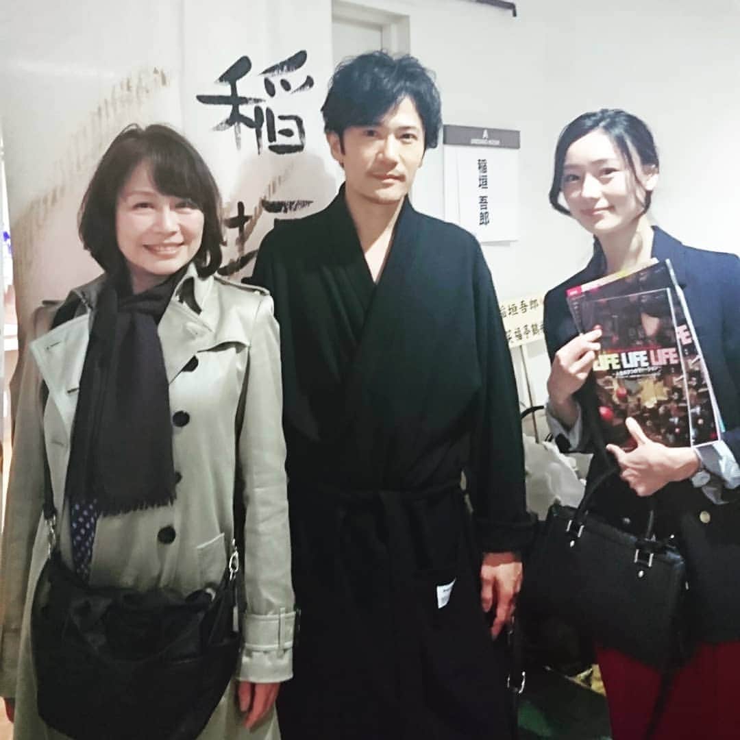 中島亜梨沙のインスタグラム：「またまたライザさんと観劇 登場から客席をグッと引き込んだまま2幕3幕と繊細で微妙な違いを加速させていく二組のご夫婦が素晴らしすぎました… なんであんなにさらっとできるのか！すごすぎる！ まだまだ別のヴァージョンも観たいくらいでした そしてジョージさんはいくつのお顔をお持ちなのでしょう…！すごい御方です… 夏の出会いに感謝な一日でした(*´-`) #lifelifelife  #稲垣吾郎さん #北村岳子さん #君の輝く夜に」