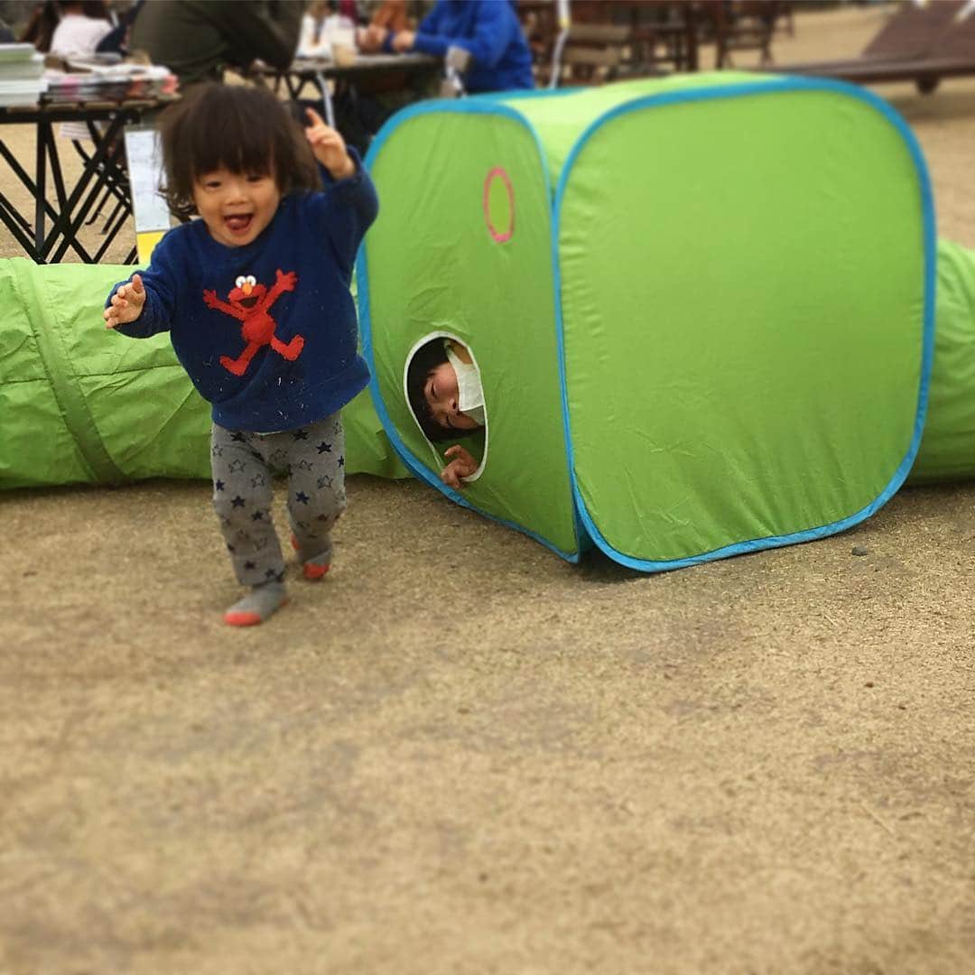 島崎直也のインスタグラム：「逃げる💨  #ホラー  #兄弟  2019年3月28日」