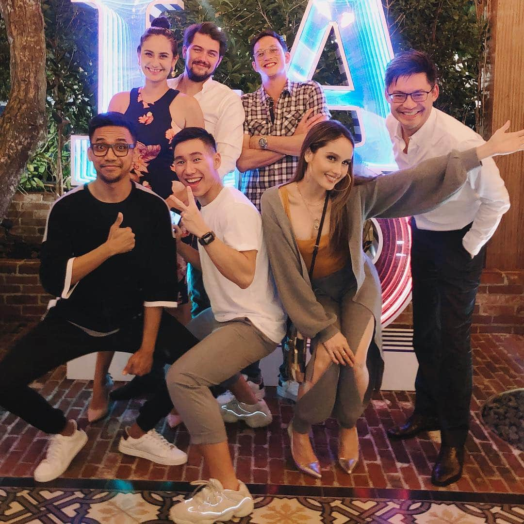 Cinta Lauraさんのインスタグラム写真 - (Cinta LauraInstagram)「#latepost Fun night with these lovely people! 💙」4月20日 12時31分 - claurakiehl