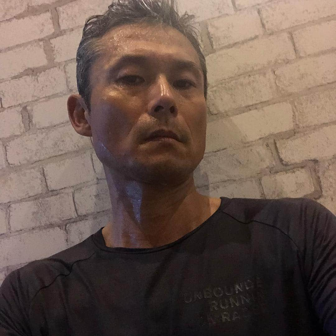 竹谷賢二さんのインスタグラム写真 - (竹谷賢二Instagram)「#unboundedrunningcomradery #saysky #hokaoneone #mach2 #running #triathlon #kona2020 #endurelife」4月20日 12時43分 - tktakeyakenji