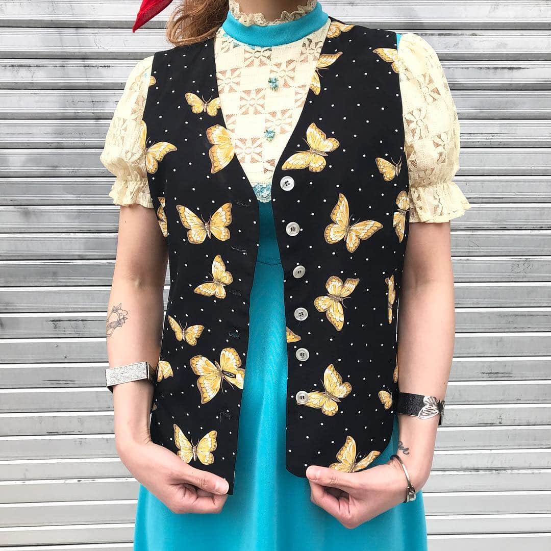 PUNK CAKEさんのインスタグラム写真 - (PUNK CAKEInstagram)「【70年代レトロスタイル】 •70’s lace sleeve long dress •butterfly vest #punkcake #harajuku #vintageclothing」4月20日 12時56分 - punk_cake